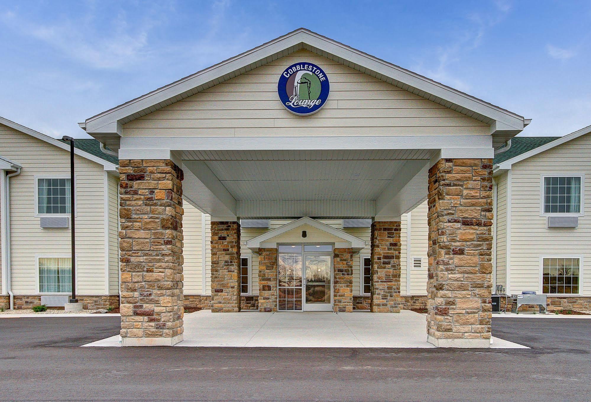 Cobblestone Hotel & Suites Pulaski/Green Bay Exterior photo