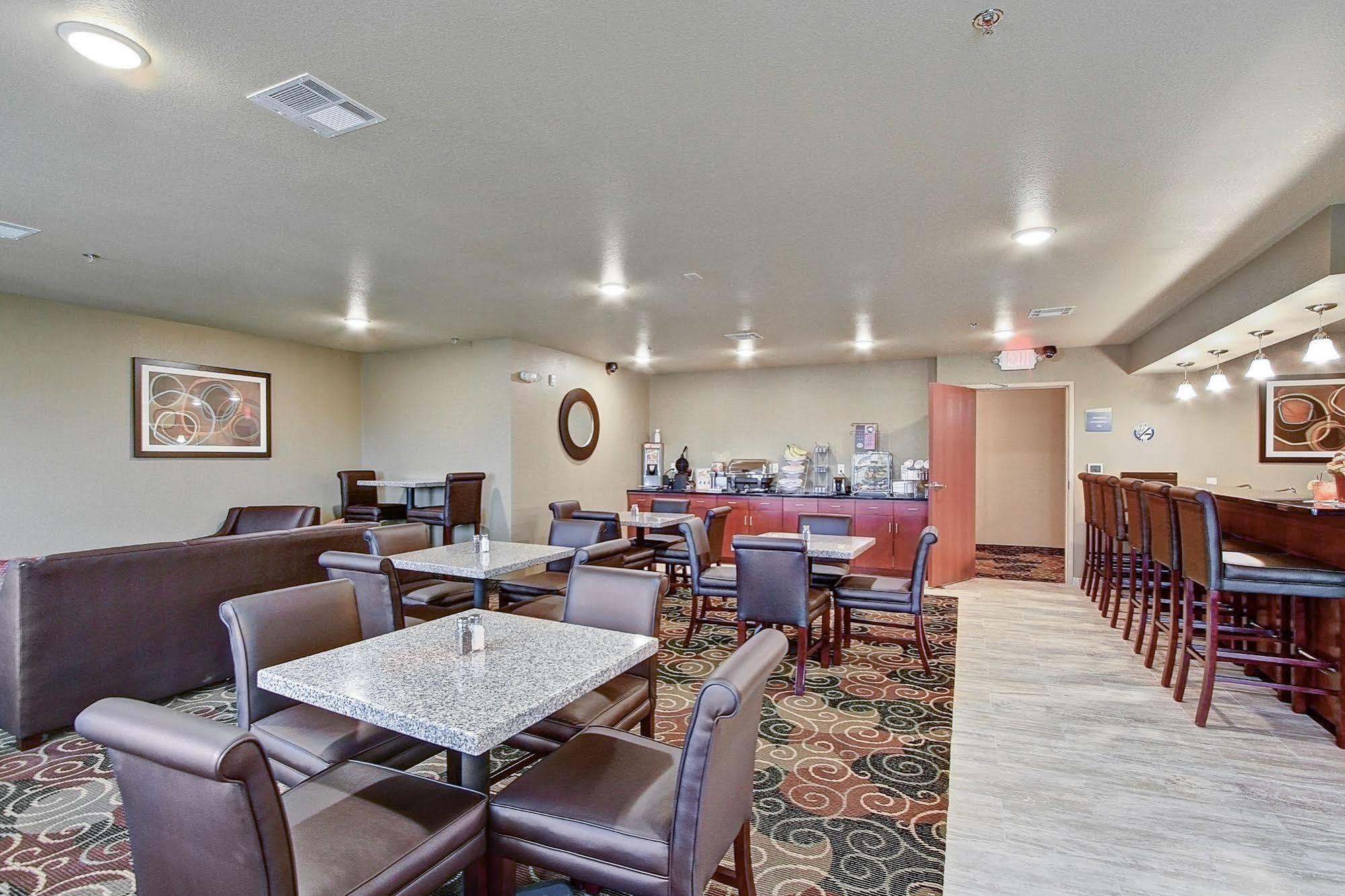 Cobblestone Hotel & Suites Pulaski/Green Bay Exterior photo